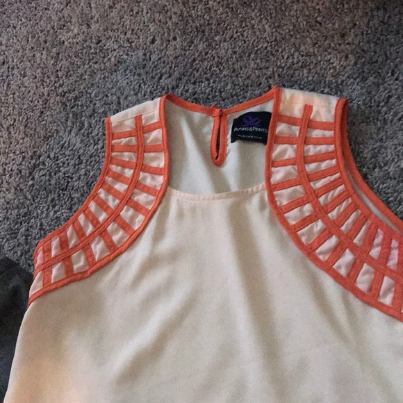 Sleeveless top and Mini skirt - Picture 3 of 6